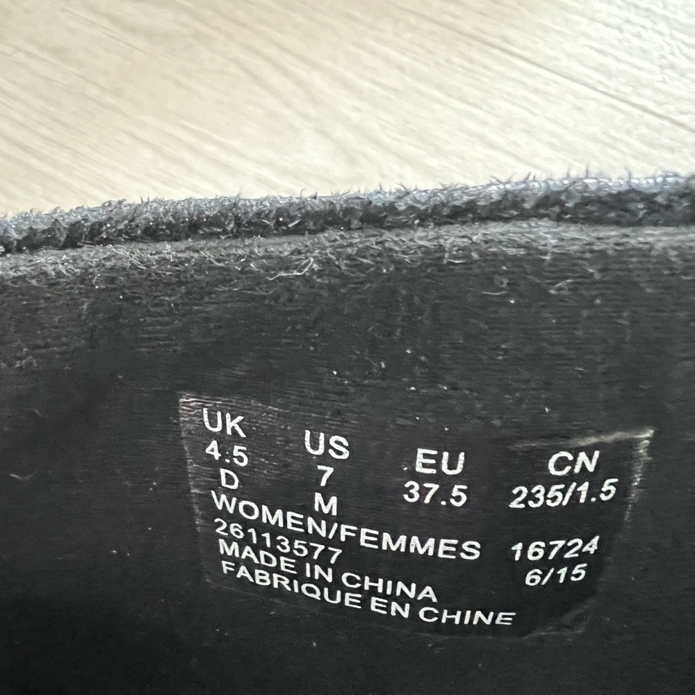Clarks soft cushion ankle boots. Size 7M. Black - Picture 6 of 10
